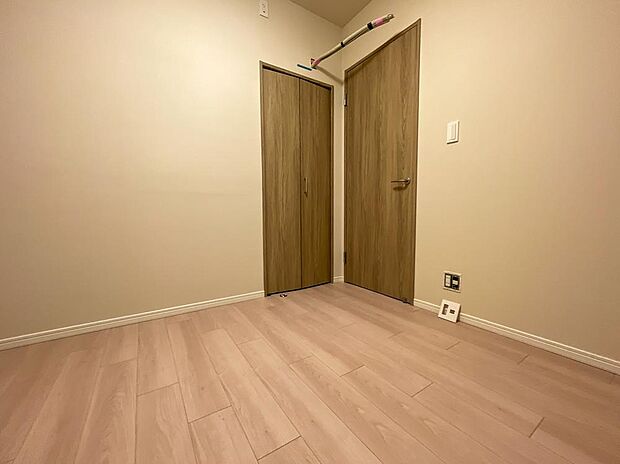 廊下から出入り可能な、独立性の高いお部屋です。主寝室としての利用がおすすめです。