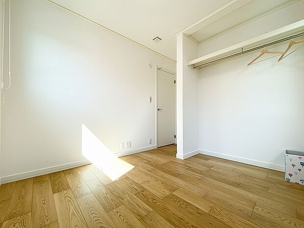 ゆとりある空間とモダンなデザイン、理想の居室をお楽しみください。