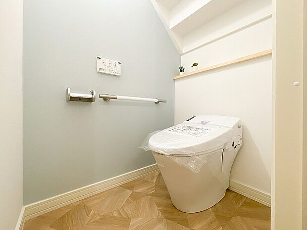 エコな便器と洗練されたデザイン、快適なトイレ利用が可能です。