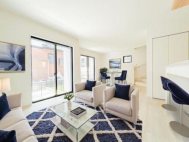 大切なご家族と過ごすからこそこだわりたい場所リビング。居心地のいい空間には自然とみんなが集まります。(CG加工で家具を設置しております)