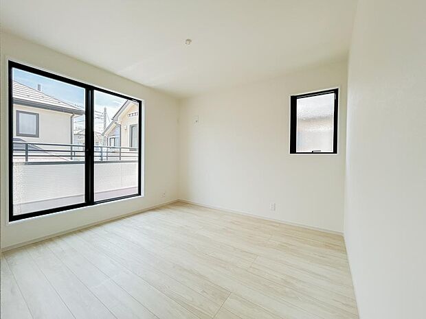 シンプルデザインなことによりご自分お好みのレイアウトがしやすい主寝室。