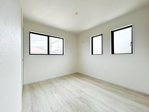 シンプルな内装はどんな家具ともぴったり。お好みのテイストに仕上げていくのも楽しみの一つです。