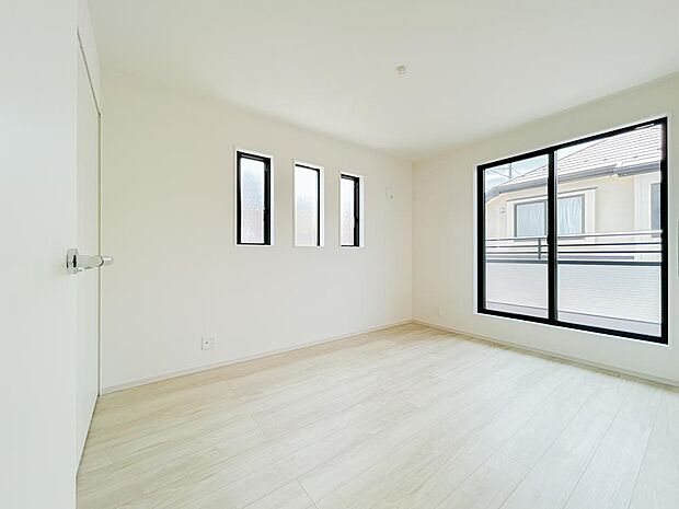 しっかりと収納スペースもある居室部分はちょうどよい広さです。