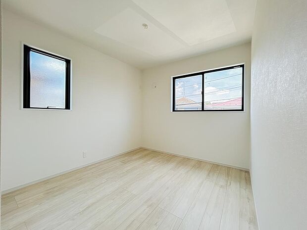 お子様の一人部屋に最適な居室です。クローゼットも付いているので、お子様が自然とお片付けできる環境に。