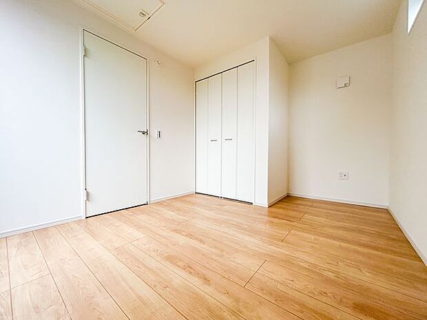 全居室に収納を完備しておりますので、いつでもお部屋をすっきりとお使い頂けそうです。自分好みのインテリアやレイアウトを考えるのも楽しみです♪