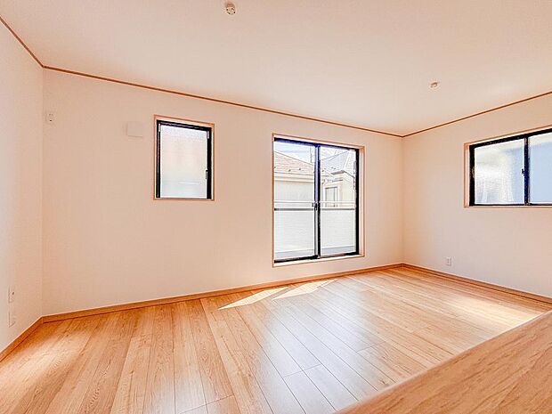 お子さんから目を離さずに料理ができるので、ママやパパも安心。配膳や片付けもスムーズで、家事効率がグンとアップします。