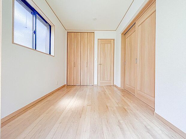 子供部屋や書斎にするにも丁度良い広さの居室。使い方は貴方次第です。