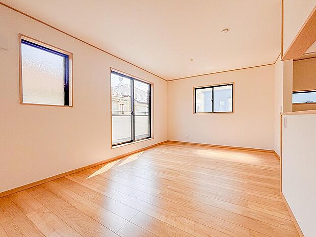 閉塞感を感じず、同じ広さの住宅でも広く感じられます。