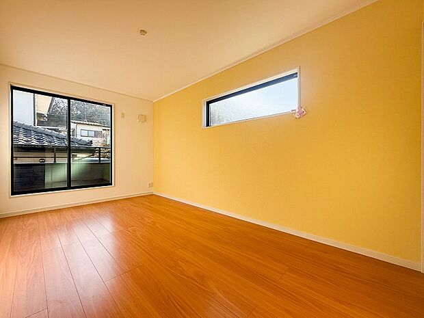 家具の配置のし易い室内です。趣味の部屋としても充分な広さを確保しております。