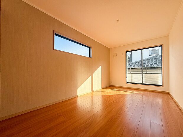 家具の配置のし易い室内です。趣味の部屋としても充分な広さを確保しております。