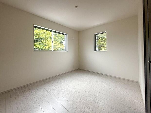 住まう方でカスタマイズしていただけるシンプルなデザインの内装。ご自身で素敵な空間を創り上げられます。