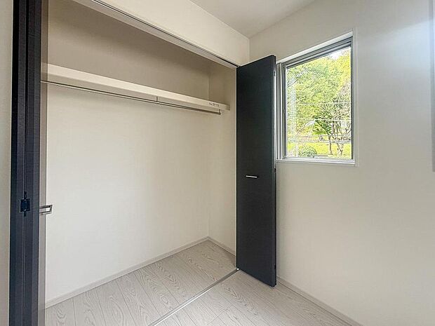 広々とした収納スペースは、お子様の成長と共に増える荷物もすっきり片付きます。