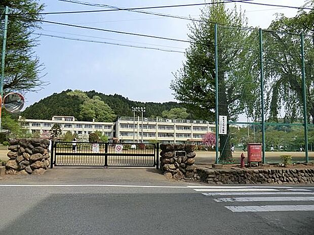 あきる野市立五日市中学校まで約1229m