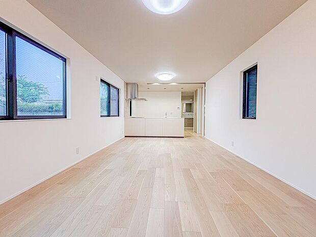 キッチンに建つ時間が、家族を見守る時間に。お子様の気配を感じながら、安心して料理を楽しめる空間設計。