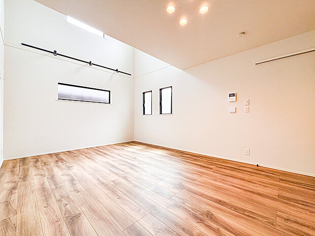 リビングで子供を走り回らせたい♪大きなソファやダイニングテーブルでゆったり食事をしたりくつろぎたい♪そんな夢が叶えられる空間でございます♪