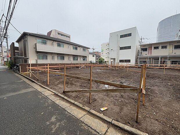 2025年8月完成予定となっております。現地ご内見可能ですのでお気軽にお問い合わせください。