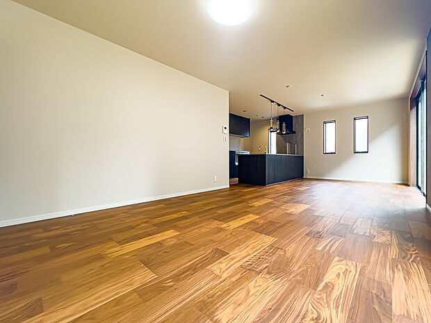 住まいには気付きがあり、住まうごとに様々な角度から違う顔を見せてくれます。新生活は小さな発見の連続です。2025/6/23撮影