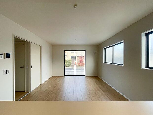 インテリアショップで見掛けた「あの家具」も置ける、ゆったりとした空間。時に広さが上質な寛ぎの時間になる事も。