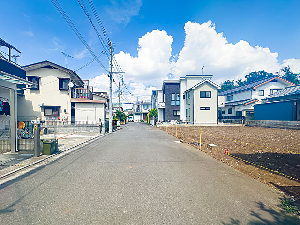物件周辺には「浅間山公園」や「府中の森公園」などがあり、自然を感じられる住環境で、子育て世帯のお客様にもオススメでございます。2025/7/13撮影