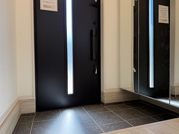 明るく広々とした玄関は、家族みんなの靴もすっきり収納。スムーズな動線で、毎日気持ちよくお出かけできます。