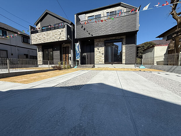 直線美が織りなす、幾何学的な美。時代に流されない凛とした佇まいが、住むほどに誇りとなります。