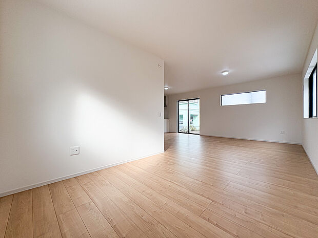 光と風を呼び込む、開放的なリビング。明るい空間で家族の笑顔が弾けます。