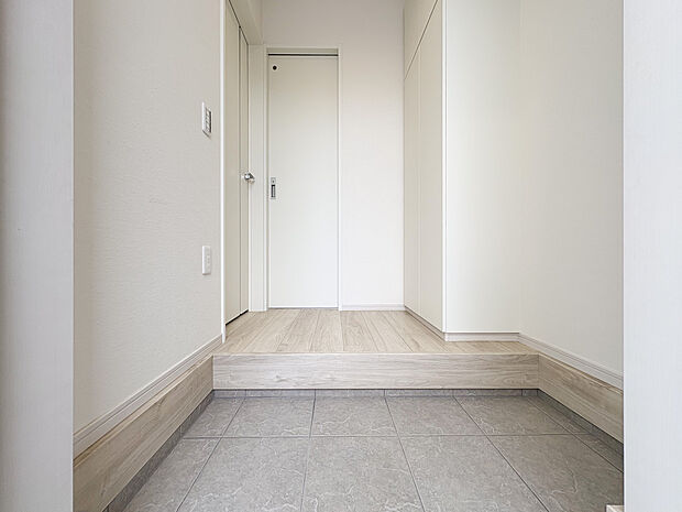 収納力のあるシューズボックスを完備。 いつもスッキリと片付く、清潔感ある玄関。