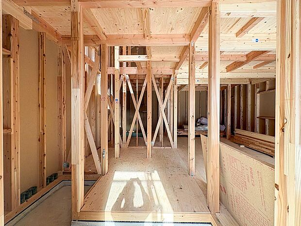 都心へも気軽にお出かけできるから、平日も休日も充実。府中の街が持つ暮らしやすさを、ここで満喫しませんか。（2025年11月撮影）