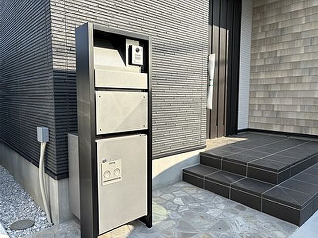 留守中でも、荷物を安全に受け取ることができ、再配達の手間が省けます。