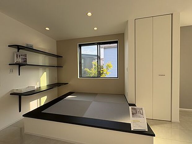 リビングの一角に設けられた畳コーナーは、お昼寝や子どもの遊び場、来客時の客間として多目的に活用できます。