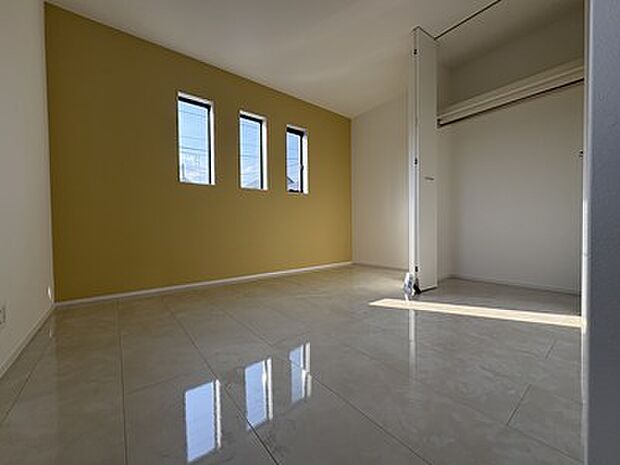 十分な採光と通風が確保された各洋室は、お子様の成長やライフスタイルの変化に合わせて、主寝室、子供部屋、書斎など多目的に使えます。