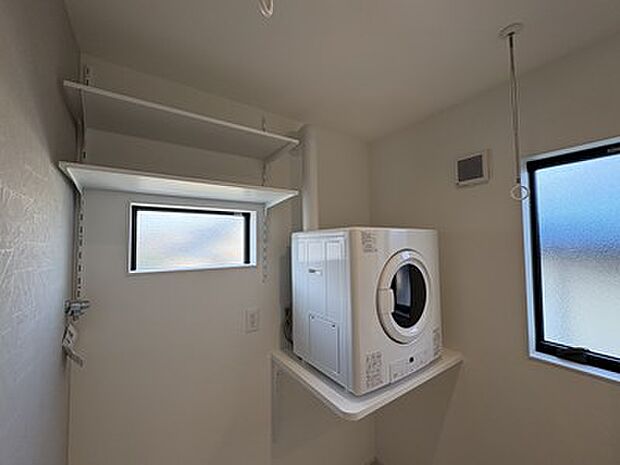 毎日の洗濯ストレスから解放され、家事効率と衣類の快適性を劇的に向上させる、忙しい現代の暮らしに欠かせないハイスペックな設備です。