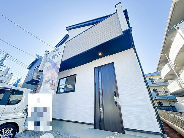 シンプルモダンな外観が魅力の建売住宅。飽きのこないデザインが特徴で、どんなインテリアにもマッチし、周辺の街並みにも自然と溶け込みます。上品な外観が、帰宅するたびにほっとする空間を演出してくれます。