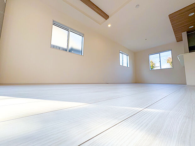 開放感がありゆったりとした空間になっていて日当たりも良いです。