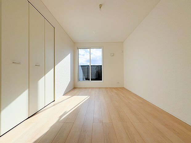 収納スペースが広くお子様の部屋に良いと思います!