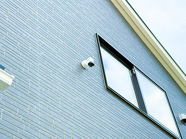 駐車場の上に防犯カメラがあり盗難などの防止に良いと思います