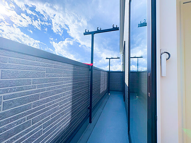 壁が高くお子様などがいても安心出来ると思います。