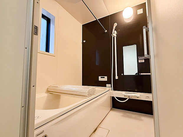 ボタン一つでお湯張り・追い焚きが可能。いつでも適温のお風呂に入れる、フルオートバスで快適生活。