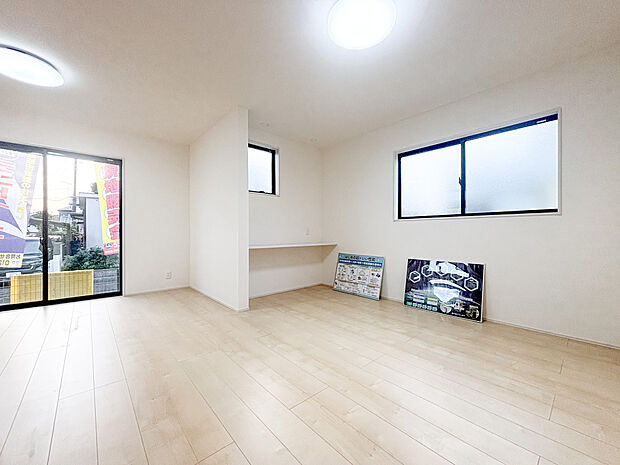 光と風があふれる開放的なリビングダイニングには自然と家族みんなが集まってきます。明るく穏やかな空気のなかで飲んだり、食べたり、笑ったり。