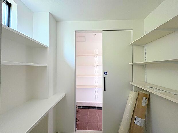 食品収納庫パントリー完備