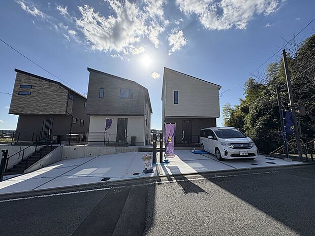 「栗平」駅徒歩18分、LDK20.9帖のゆとりある新築3LDK。お子様の成長を支える耐震等級3 とZEH水準 の安心を、生涯サポート付きでご提供します。