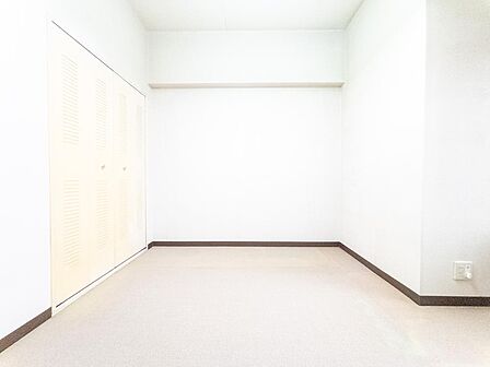 お部屋ぐらいは自分の価値観で自由にしたい。だからこそ、そのベースはシンプルであるべきだと思う。なぜなら、時の流れで人の好みは変わっていくものです。