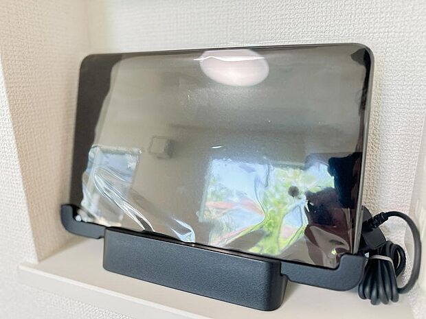 家のさまざまな家電や住宅機器にリンクする付属のタブレット※。家電を操作したり、消費電力をモニタリングしたり、その他便利な機能がお使いになれます。