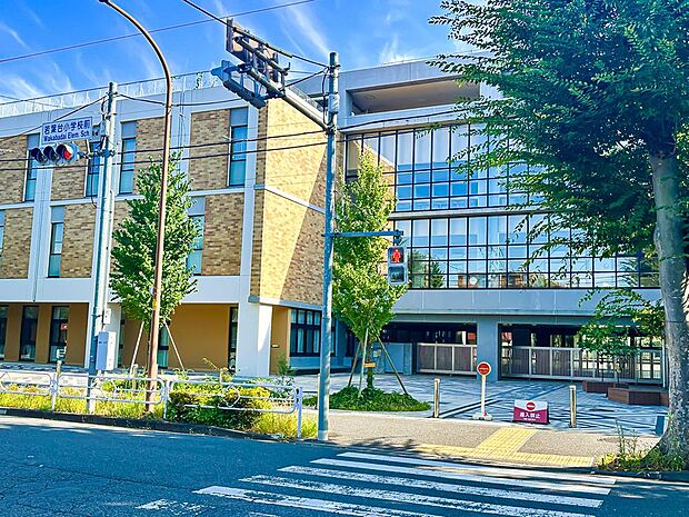 立川市立若葉台小学校まで約781m