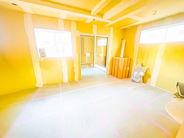 日当たり良好なLDKは、温かな陽光と爽やかな風が通り抜ける安息の住空間。帰ってきたくなる場所、安心できる場所として住まいにおける役割は重要です。2025/11/30撮影