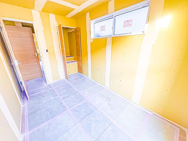 子供部屋や書斎、テレワークルームなどにするにも丁度良い広さの約5帖の居室。使い方は貴方次第です。2025/11/30撮影