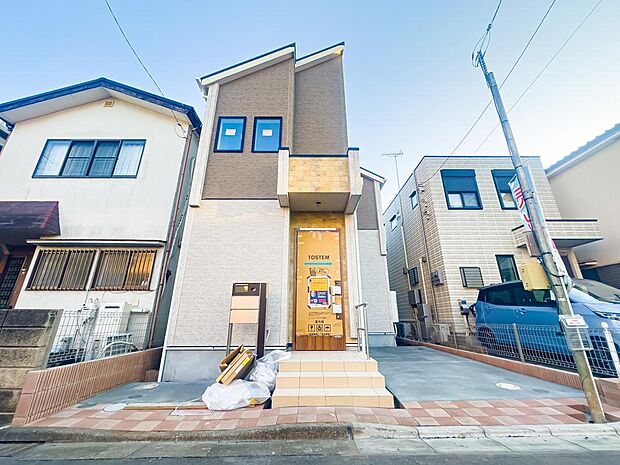 前面道路は北側約4mの広さ。車通りが少なく、静かな暮らしを守ってくれます。2025/11/30撮影