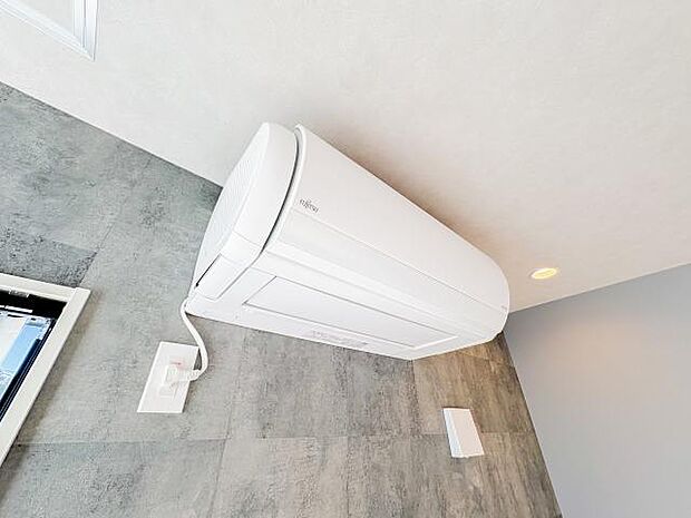 エアコンが設置済みのため、入居後すぐに快適な環境で過ごせる住まいです。季節を問わず心地よい温度を保て、家族みんながリラックスできる空間が整っています。