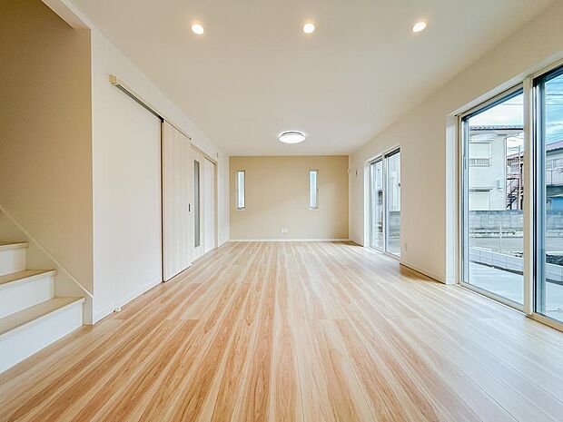 ゆるやかな空間を楽しむ暮らしを実現。広いリビングで思い思いの時間を過ごせます。