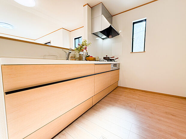 リビングを見渡せる対面キッチン。家族との会話を楽しみながら、お子様の様子も見守れる安心の特等席。